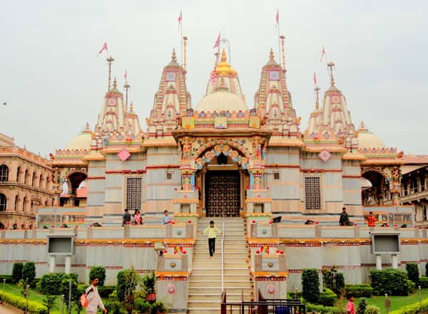 આ મામલે અમદાવાદ ક્રાઈમ બ્રાંચમાં ફરિયાદ નોંધાઈ હતી. આ તપાસ ચાલતી હતી ત્યાં 29 જાન્યુઆરી, 2005ના રોજ ક્રાઈમ બ્રાંચને એક નનામો પત્ર મળ્યો. તેમાં આક્ષેપ કરાયો હતો કે સ્વામિનારાયણ સંપ્રદાયના ચાર સાધુઓને મહિલાઓ સાથે સેક્સ માણતા દર્શાવતી સીડીઓ લોકોમાં વહેંચાઈ રહી છે. 