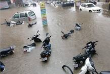 વડોદરામાં સાત ઇંચ વરસાદમાં વાહનો પાણીમાં ફસાયા, જુઓ તસવીરો