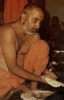 અત્યાર સુધી ન જોયેલી હોય તેવી BAPSના  વડા પ્રમુખ સ્વામી મહારાજની Rare તસવીરો