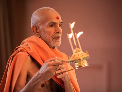 આ અંગે વધુ માહિતી આપતાં પૂજ્ય ડોક્ટર સ્વામીએ જણાવ્યું હતું કે પ્રમુખસ્વામી મહારાજે 20-7- 2012ના રોજ એક નિયુક્તિ પત્ર લખીને પોતાના આધ્યાત્મિક અનુગામી તરીકે મહંત સ્વામીને અનુસરવાનું ભક્તોને જણાવ્યું હતું. 