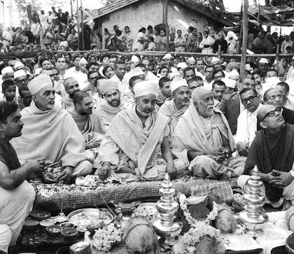 શાસ્ત્રી મહારાજે 1946 માં પ્રમુખ સ્વામીને 28 વર્ષની ઉમરે સારંગપુર મંદિરમાં કોઠારી સ્વામી તરીકે નિમ્યા. 21-05-1950ના દિવસે શાસ્ત્રીજી મહારાજે નારાયણસ્વરૂપદાસજી મહારાજની BAPSના પ્રમુખ તરીકે વરણી કરી. આ રીતે નારાયણ સ્વરૂપદાસજી ‘પ્રમુખ સ્વામી મહારાજ’ તરીકે ઓળખાવવા લાગ્યા.