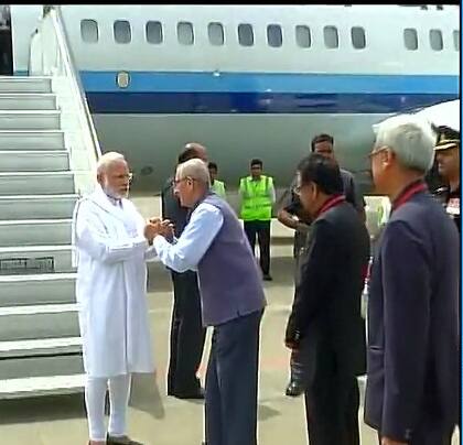 નોંધનીય છે કે પ્રમુખસ્વામી બ્રહ્મલીન થયા બાદ તેમનાં અંતિમ દર્શન માટે રાજ્યભરમાંથી ભકતોનો અવિરત પ્રવાહ સાળંગપુર આવી રહ્યો છે ત્યારે વડાપ્રધાન મોદીના આગમનને પગલે ભક્તો માટે હાલમાં દર્શન બંધ કરી દેવામાં આવ્યા છે. મોદી અને કેટલાક સંતો સિવાય કોઇને પણ ત્યાં આવવા પર પ્રતિબંધ મુકવામાં આવ્યો છે. એસપીજી હાલમાં આખા મંદિરની સુરક્ષા સંભાળી રહી છે.