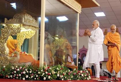 એક ક્લિકમાં જાણો છેલ્લા ચાર દિવસમાં કોણે-કોણે કર્યા પ્રમુખ સ્વામીના અંતિમ દર્શન એક ક્લિકમાં જાણો છેલ્લા ચાર દિવસમાં કોણે-કોણે કર્યા પ્રમુખ સ્વામીના અંતિમ દર્શન