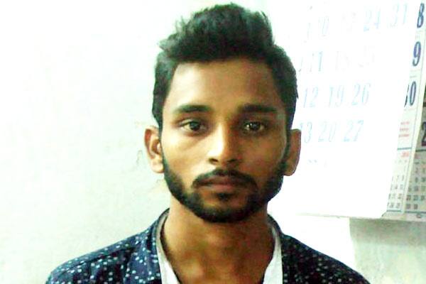 યુનિ.ના પૂર્વ સંચાલક જયેશ પટેલ દ્વારા નિર્સિંગની કોલેજની વિદ્યાર્થિની પર બળાત્કાર ગુજારવાની ઘટના સામે આવ્યા પછી યુનિ.ની વધુ એક વિદ્યાર્થિની પર બળાત્કાર થતાં ચકચાર મચી ગઈ છે. નોંધનીય છે કે, વિદ્યાર્થિનીએ કોલેજના વાનચાલક પ્રદીપ રાઠોડ (ઉ.વ.24) નામના યુવાન સામે આ પોલીસ ફરિયાદ નોંધાવી છે. આ વાનચાલક પ્રદીપ ત્રણ દિવસ પહેલા વિદ્યાર્થિનીને ભગાડી ગયો હતો. દરમિયાન પ્રદીપે વિદ્યાર્થિની પર બળાત્કાર ગુજાર્યો હતો. આ વિદ્યાર્થિનીએ મકરપુરા પોલીસ સ્ટેશનમાં ફરિયાદ નોંધાવી છે.