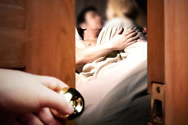 સુરતઃ કાકી સાથે કઢંગી હાલતમાં ઝડપાયો ભત્રીજો, કાકાએ કાપી નાંખ્યું ગુપ્તાંગ; જાણો સંપૂર્ણ ઘટના