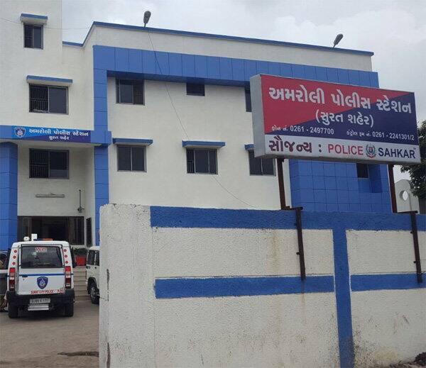 અમરોલી પોલીસ પાસેથી મળતી વિગતો પ્રમામે મૂળ ધંધુકા તાલુકાનો વતની કમલ સુરતમાં કોસાડ હાઉસિંગ બોર્ડના મકાનમાં રહે છે. આ જ આવાસમાં તેના કૌટુંબિક કાકા પંકજભાઈ અને કાકી સુરેખા રહે છે. દરમિયાન ભત્રીજો કમલ અને કાકી સુરેખા વચ્ચે લગ્નેત્તર સંબંધો બંધાયા હતા અને તેમનો આ સંબંધ સેક્સ સુધી પહોંચી ગયો હતો. આ સંબંધ માટે સુરેખા કમલને રૂપિયા પણ આપતી હતી. જોકે, કાકાને આ અંગે જાણ થઈ જતાં પતિ-પત્ની વચ્ચે ઝઘડો થયો હતો. અંતે સુરેખાએ પ્રેમસંબંધનો અંત લાવવાની ખાતરી આપીને માફી માગી લીધી હતી. આ પછી બંને વચ્ચેના સંબંધો પર પૂર્ણ વિરામ લાગી ગયો હતો. પ્રેમસંબંધ પૂરો થઈ ગયા પછી ફરીથી કેવી રીતે શરૂ થયું બંને વચ્ચે અફેર? જાણો વધુ વિગતો