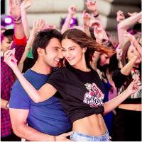 PICS: રણવીરે આ અંદાજમાં \'બેફિકરે\'ની કોસ્ટારને કર્યુ બર્થડે વિશ, શેર કરી તસવીર