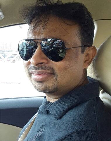 મંગળવારે સવારે ડો. દલાલનો પરિવાર બહાર ગયો હતો. આ તકનો લાભ લઈ તેમણે પોતાના ઘરે ગળેફાંસો ખાઈ લીધો હતો. ડોક્ટર દલાલે મંગળવારે પહેલાં ઝેરી દેવા પીધી હતી અને આ પછી પંખાના હુક સાથે લટકીને ગળેફાંસો ખાઈ લીધો હતો. સૂત્રો પાસેથી મળતી વિગતો પ્રમાણે છ મહિના પહેલા પણ ડો. મહેન્દ્ર દલાલે ઘેનની ગોળીઓ ખાઇને આપઘાતનો પ્રયાસ કર્યો હતો. ડોક્ટર મોડી સાંજે ફાંસો ખાધેલી હાલતમાં ઘરેથી મળી આવતાં લીંબાયત પોલીસે તેના મૃતદહેને પીએમ માટે સ્મીમેર હોસ્પિટલ ખસેડ્યો હતો.