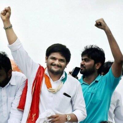 નિખિલ સવાણી પાટીદાર આંદોલન શરૂ થયુ ત્યારથી જ પાટીદાર અનામત આંદોલન સમિતિ સાથે સંકળાયેલો છે. તે ખૂબ સક્રીય રીતે આંદોલનમાં કાર્યકરત હતો. હાલમાં સુરતમાં રહેતો નિખિલ સવાણીએ તાજેતરમાં જ કેતન-ચિરાગ પટેલે હાર્દિક પર લગાવાયેલા આર્થિક કૌભાંડ મામલે પણ હાર્દિકનો બચાવ કર્યો હતો. 