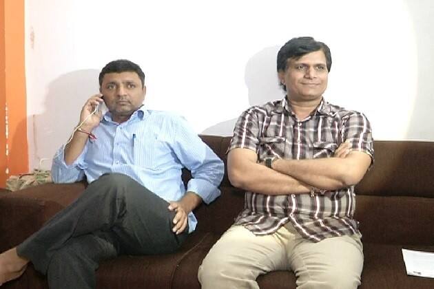 પત્રમાં હાર્દિનેક ઉલ્લેખીને કહેવામાં આવ્યું હતું કે, જેલમાં હોય તેની આવકનુ સાધન બંધ થઈ જાય અને તારે તો ઉલ્ટુ થયુ, જેલમાં જઈને કરોડપતિ થઈ ગયો વાહ રે હાર્દિક વાહ.. નેતા બનવાની મહત્વકાંક્ષા, સ્વાર્થવૃતિ અને સમાજને હાથો બનાવીને પૈસાવાળો થવાની મહેચ્છાને કારણે જ પાટીદાર સમાજને તોડયો છે. જેના ગંભીર પરીણામો સમાજ ભોગવી રહ્યો છે.