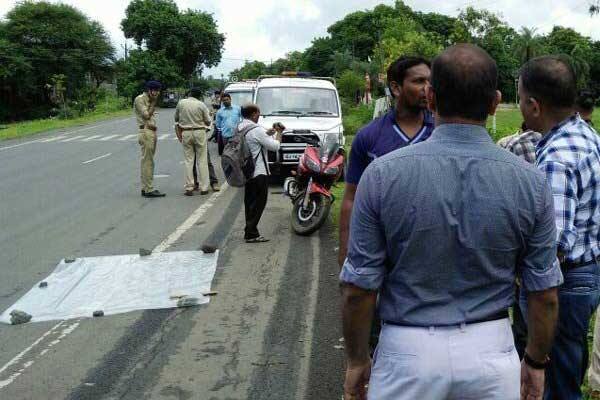 બીલીમોરાનાં બીગરી અને પોસરી ગામનાં યુવાનો વચ્ચે ઘણા વર્ષોથી અદાવત ચાલી રહી છે. ઉપરાંત બૂટલેગર પ્રવૃત્તિના કારણે પણ દારૂના વ્યવસાય સાથે સકળાયેલા લોકો પણ સામસામે આવતા રહ્યા છે. જેના કારણે આ જીવલેણ હુમલો થયાની શંકા સેવાય રહી છે.