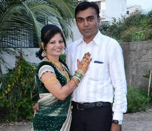 સુસાઈડ નોટમાં લખેલી વિગતો આશાએ પ્રેમી રાકેશ સાથે મળી અઢી વર્ષ પહેલાં કાજલ નામનું ફેસબુક એકાઉન્ટ બનાવી હિતેશને ફ્રેન્ડ રિકવેસ્ટ મોકલી હતી. ચેટિંગ કરતા-કરતા હિતેશને શંકા થઈ ગઇ હતી કે આ ફેક એકાઉન્ટ છે તેથી તેણે ચકાસણી  કરવા હિતેશને મળવા બોલાવ્યો હતો. કાજલે મળવાની હા પાડી હતી. હિતેશે મળવા ગયો ત્યારે તેને આંચકો લાગી ગય હતો કેમ કે સામે પત્નિ આશા ઉભી હતી. 