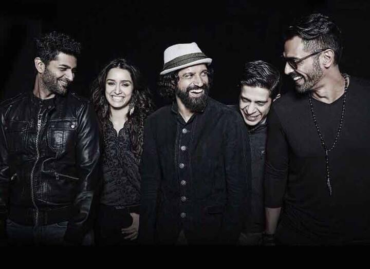 રોક ઓન ફિલ્મને રિતેશ સિધવાની અને ફરહાન અખ્તરની નિર્માતા જોડીએ બનાવી હતી. તેમાં ફરહાન અખ્તરે જ મુખ્ય ભૂમિકા ભજવી હતી, જ્યારે અર્જુન રામપાલ, પૂરબ કોહલી, શ્રદ્ધા ગોસ્માવી અને પ્રાચી દેસાઈને પણ તેના અભિનય માટે પ્રશંસા મળી હતી.