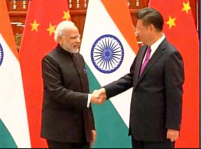જાણકારી અનુસાર, ચીન પાકિસ્તાન તરફતી ભારતને સરહદ પર શાંતી જાળવવા અને ખટાસમાં પડેલા સંબંધો સુધારવા માટે મનાવવાનો પ્રયત્ન કરી શકે છે. તેના માટે પાક એમ્બેસ્ડર અબ્દુલ બાસિતે ચીનના એમ્બેસેડર લૂ લાઉઈ સાથે વાતચીત પણ કરી છે. ત્યાર બાદ લૂએ નેશનલ સિક્યોરિટી એડવાઈઝર અજીત દોવાલને મળીને શી જિનપિંગ અને મોદીની વચ્ચે થનારી આ દ્વિપક્ષીય વાતચીતને લઈને વાત કરી. જાણકારી અનુસાર, શી જિનપિંગ મોદીને ભારત-ચીન બોર્ડરનું ઉદાહરણ આપી શકે છે. જોકે, આ બોર્ડર પર પણ તણાવ રહે છે પરંતુ હિંસા ન બરાબર છે.