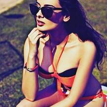 GQ મેગેઝીન માટે એવલિન શર્માએ કરાવ્યું હોટ ફોટોશૂટ, જુઓ તસવીરો 