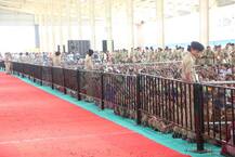 સુરતમાં ફિયાસ્કો થયા પછી જસદણમાં રૂપાણીએ ખુરશીઓ બાંધી, રેલિંગો ઊભી કરી સભા કરી