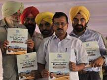 કેજરીવાલે ખેડૂતોને આપી દેવા માફી અને મફત વિજળીની લાલચ, જાહેર કર્યો મેનિફેસ્ટો