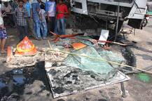  અ\'વાદ: પેસેજરો ફરેલી  BRTS બસ હનુમાન મંદિરમાં ઘૂસી, મૂર્તિનો આબાદ બચાવ, જુઓ તસવીરો 