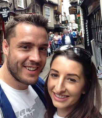 પત્ની અંગે બે જ દિવસમાં બોલી 65880 પાઉન્ડ પર પહોંચવાથી તેને આશ્ચર્ય થયું છે. જોકે તેની પત્નીને બીજા દિવસે પોતાના વેચામ અંગે જાણકારી મળતા તે તેને મારી નાંખવા માગતી હતી. 