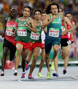 રિયો ઓલિમ્પિકની 1500 મીટર રેસ જીતનાર અમેરિકાના મેથ્યૂ સેન્ટ્રોવિત્ઝ જૂનિયરે 3 મિનિટ 50 સેકન્ડમાં રેસ પૂરી કરી હતી. પેરાલિમ્પિક્સમાં ઇથોપિયાના ડેમિસે 3 મિનિટ 48:49 સેકન્ડ સાથે સિલ્વર, હેનરી કિરવાએ 3 મિનિટ 49:59 સેકન્ડ સાથે બ્રોન્ઝ મેડલ જીત્યો. ચોથા સ્થાને રહેલા ફૌદ બાકાએ 3 મિનિટ 49:84 સેકન્ડનો સમય નોંધાવ્યો હતો.