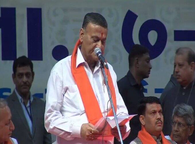 પાણી પુરવઠા રાજ્ય કક્ષાના મંત્રી જશાભાઈ બારડના અંગત સચિવ રીકે નાયબ નિયામક આર. એન. ડોડીયાની નિમણૂંક કરવામાં આવી છે. જ્યારે અંગત મદદનીશ તરીકે સ્ટેનો-2, વર્ગ-3 એમ. ડી. વાઘેલાની નિમણૂંક કરવામાં આવી છે. 