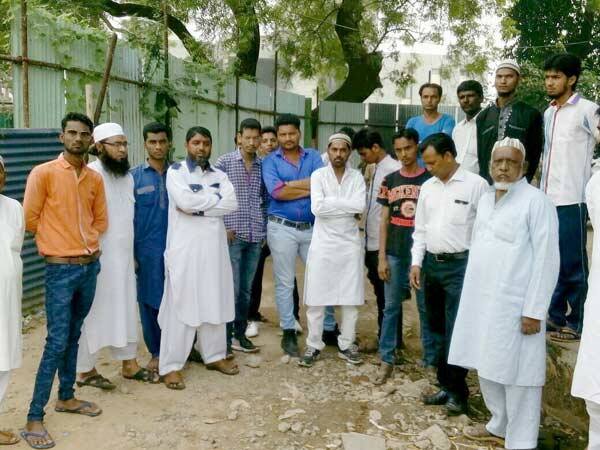 ઘટના સ્થળે દોડી આવેલા ગૌરક્ષકોએ મોહમ્મદ અયુબને ઢોર માર-મારીને ગંભીર ઈજા પહોંચાડી હતી. ગૌરક્ષકોએ મહંમદ અયુબ વિરુદ્ધ ગેરકાયદેસર પશુઓની હેરાફેરી કરવાનો આનંદનગર પોલીસ સ્ટેશનમાં ગુનો નોંધ્યો હતો. જયારે ઈજાગસ્ત મહંમદને વધુ સારવાર માટે વીએસ હોસ્પિટલમાં દાખલ કર્યા હતો. વીએસ હોસ્પિટલમાં આજે સાંજે પાંચ વાગ્યાની આસપાસ મહંમદ અયુબનું મૃત્યુ નિપજતા મોટી સંખ્યામાં લોકો હોસ્પિટલમાં એકઠા થયા હતા. 