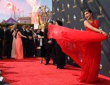 PICS: Emmy Awardsની રેડ કાર્પેટ પર આ અંદાજમાં આવી પ્રિયંકા, લાગી સુપર ગ્લેમરસ