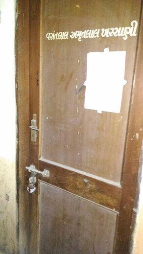 રાજ્યના મોટા શહેરોમાં ફાયર સેફ્ટીના કાયદાની દયાજનક સ્થિતિને નિવારવા માટે રાજ્ય સરકારે નવો કાયદો બનાવી તે અમલી બનાવ્યો છે ત્યારે કોર્પોરેશને હજુ તેનો યોગ્ય રીતે અમલ કરાવાતો નહીં હોવાની હાઇકોર્ટ સમક્ષ થયેલી જાહેરહિતની રિટમાં ફાયરબ્રિગેડ દ્વારા એફિડેવિટ કરાઈ હતી. શહેરમાં 972 જેટલી બિલ્ડિંગમાં ફાયર સેફ્ટીનો યોગ્ય અમલ નહીં થતાં તેમને નોટિસો અપાઈ છે.