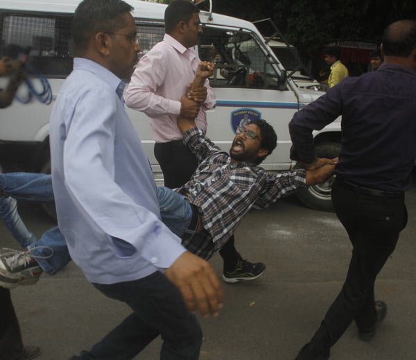 દલિતોની ચીમકીઃ 72 કલાકમાં જમીન ફાળવો બાકી નિર્વસ્ત્ર રેલી યોજીશું