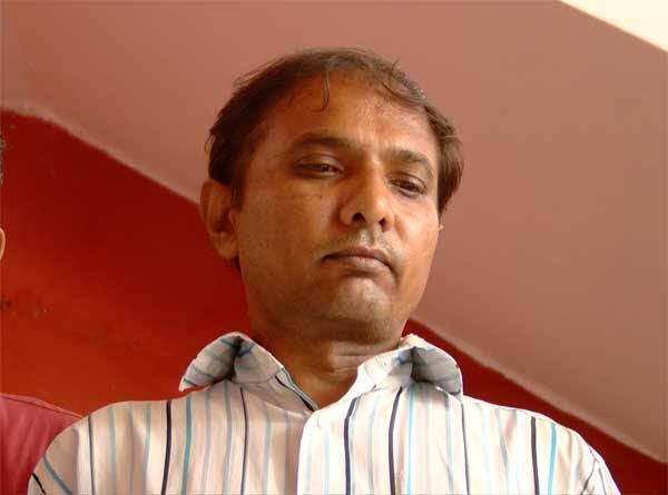 લગભગ ચાર મહિના પહેલા પારુલના પતિએ પત્નીના નામનું આ ફેક આઇડી જોયું હતું. આ અંગે પગલે તેમણે દાણીલીમડા પોલીસ સ્ટેશનમાં અરજી કરી હતી. સાઈબર ક્રાઈમ ટેક્નોલોજીની મદદથી ઉંડાણપૂર્વક તપાસ કરતા આઈડી એક ખાનગી કંપનીમાંથી બનેલું હોવાનું અને ચોક્કસ જગ્યાએ વપરાતું હોવાનું સામે આવ્યું હતું. જોકે, તપાસમાં તમામ હકીકતો ખુલ્લીને સામે આવી ગઈ. એક નવી મોડસ ઓપરેન્ડી સાથે આરોપીએ ગુનો આચર્યો હતો અને પોતાની ઓળખ છુપાવવા પૂરો પ્રયત્ન કર્યો હતો, પાણ આખરે આરોપી સુધી સાયબર ક્રાઇમ પહોંચી જ ગઈ અને તમામ હકીકત ખુલે ને સામે આવી ગઈ.