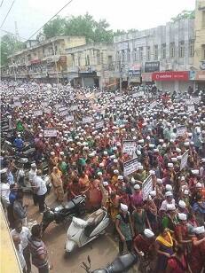 આ યાત્રાને લઈને જિલ્લા પોલીસને પણ સ્ટેન્ડ ટૂ રાખવામાં આવી છે. ઉપરાંત ગાંધીનર પોલિસને પણ સ્ટેન્ડ ટૂ રાખવામાં આવી છે. ઉલ્લેખનીય છેકે, પાટીદાર પદયાત્રાને હાઈકોર્ટના ડાયરેક્શન પછી પણ મંજૂરી આપાવમાં આવી નથી.