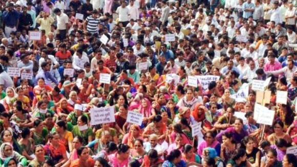 જોકે, પાસ લીગલ સેલના કન્વીર દર્શન પટેલે જણાવ્યું છે કે, મંજૂરી મળે કે ના મળે આજે પદયાત્રા તો નીકળશે જ. આજે 1 કલાકે ભાવસોર સ્વામિનારાયણ મંદિરથી પદયાત્રા નીકળશે. વિજાપુર પાસ કન્વીનર મનીષ પટેલે દાવો કર્યો છે કે, આ પદયાત્રામાં 20 હજાર લોકો જોડાશે. જોકે આ પદયાત્રા બાદ આજે સત્યાગ્રહ છાવણી પર સભા સંબોધનને મંજૂરી મળી નથી.