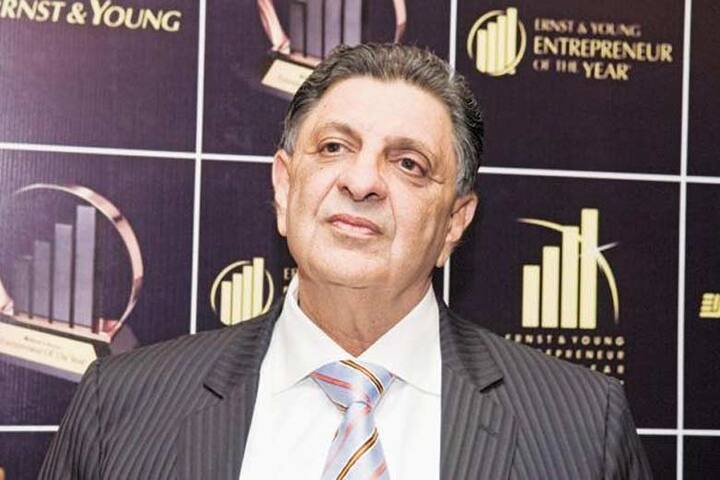 આ યાદીમાં દસમાં નંબર પર સાયરસ પુનાવાલા છે. તેમની કુલ સંપત્તિ 8.6 બિલિયન ડોલર છે. 