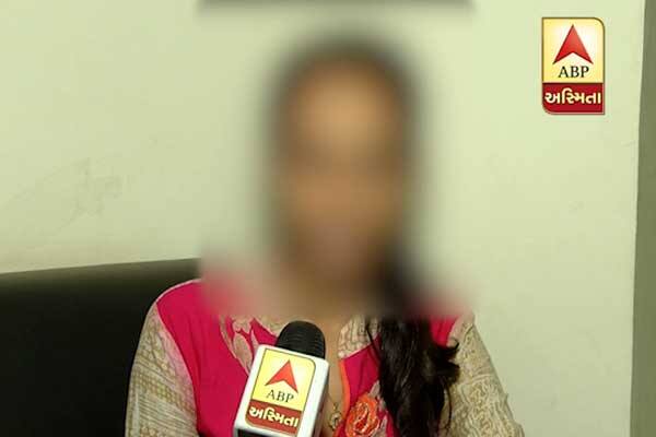 યુવતીએ કરેલી અરજીમાં લખ્યું છે કે, વિજય રાઠોડ સૌ પ્રથમ વખત જન્મ દિવસ હોવાનું કહીને તે મને કોફી શોપમાં લઈ ગયો હતો, જ્યાં તેણે મારી મરજી વિરૂદ્ધ મને લીપ કીસ કરી હતી. એટલું જ નહીં, તે મારી સ્કૂલમાં આવ્યો હતો અને મને એક રૂમમાં લઈ જબરદસ્તી કરી હતી, મેં ના પાડી તો, તે કહેવા લાગ્યો હવે તુ મારી જ છે, બીજા સામે જોઈશ તો મોઢા પર એસીડ છાંટી દઈશ.