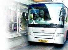 બે બાઇક વચ્ચે અકસ્માત થતા લોકોએ BRTS બસની તોડફોડ કરી, જાણો કેમ