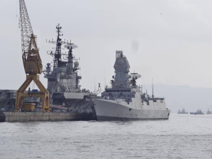 હાઈએલર્ટ બાદ દેશનો સૌથી મોટા કંટેનર પોર્ટ જેએનપીટી અને તેની આજુબાજુની સુરક્ષા વધારી દેવામાં આવી છે. પોર્ટના એક વરિષ્ઠ અધિકારીએ જણાવ્યું કે અમે સુરક્ષા વધારી દીધી છે. અમારા બધા કર્મચારીઓને એલર્ટ કરી દીધા છે. અને ફિલ્ડ પર સુરક્ષાકર્મીઓની સંખ્યા વધારી દીધી છે. જવાહર લાલ નહેરૂ પોર્ટ ટ્રસ્ટ દેશના કંટેનર અવાગમનના અડધાથી વધારે કામ પૂરા કરે છે. આથી તે આયાત-નિકાસના કારોબારમાં મહત્વનો ભાગ ભજવે છે.