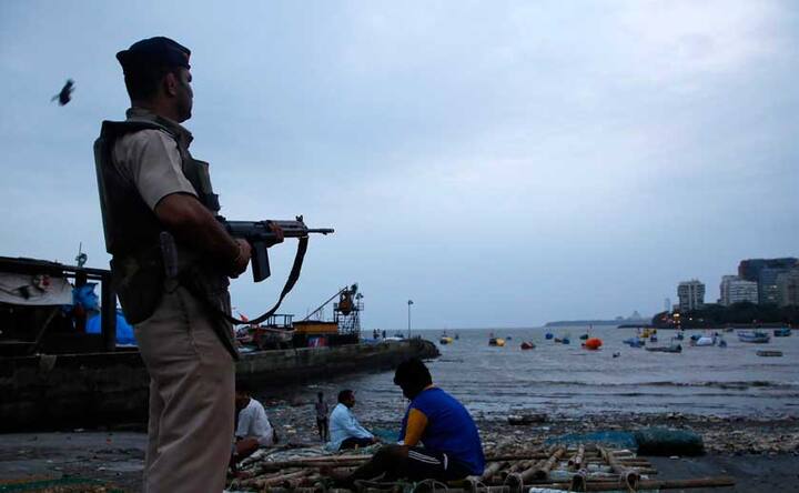 ભારતીય નૌકાદળના પ્રમુખ પીઆરઓ અનુસાર મહારાષ્ટ્ર પોલીસ સાથે તપાસ અભિયાન ચલાવી રહી છે. આ ઘટના બાદ મુંબઈ, નવી મુંબઈ, ઠાણે અને રાયગઢમાં હાઈ એલર્ટ આપવામાં આવ્યું છે. નૌસેના તપાસ અભિયાનમાં પોલીસ અને તટરક્ષક બળનો પણ સહયોગ લઈ રહી છે. ગુરૂવારે ચાર શાળાના છાત્રોએ ઉરણ અને કરન્લા વિસ્તારમાં ભારતીય સેનાના યુનિફોર્મ પહેરેલા લોકોના સમૂહને જોયો હતો.