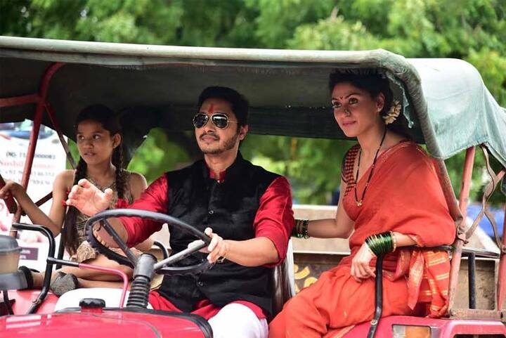 આ બંને ફિલ્મો સાથે વાહ તાજ પણ રીલિઝ થઈ રહી છે. જેમાં શ્રેયસ તલપડે અને મંજરી ફડનવીસ મુખ્ય ભૂમિકામાં છે. આ ફિલ્મ ભ્રષ્ટ વ્યવસ્થા વચ્ચે એક મરાઠી ખેડૂતની સંઘર્ષની કહાની છે. 