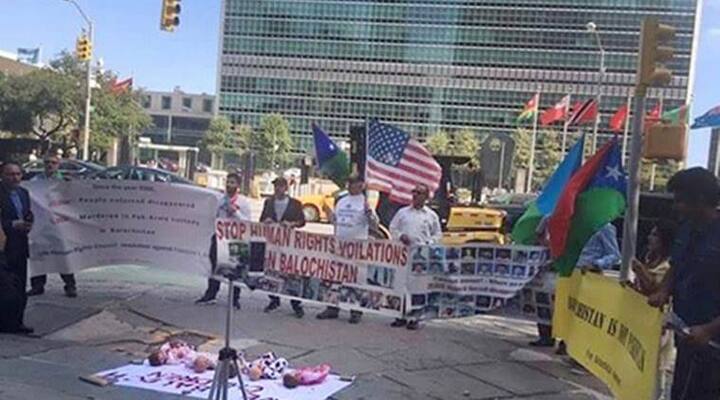 યુએનમાં માર ખાધા બાદ પાકિસ્તાન અકડાઈ ગયું છે. બલોચ નેતા બ્રહ્મદાગ બુકતીએ ભારતમાં આસરો આપવાને મુદ્દે પાકિસ્તાન ભડક્યું છે. બ્રહ્મદાગ બુગતીએ ભારત પાસે આસરો માગ્યો છે જ્યારે પાકિસ્તાને તેને મોસ્ટ વોન્ટેડની યાદીમાં રાખ્યા છે. એવામાં બુગતીને ભારતમાં આશ્રય આપવાના મુદ્દે પાકિસ્તાને પોતાનો વિરોધ નોંધાવ્યો છે.