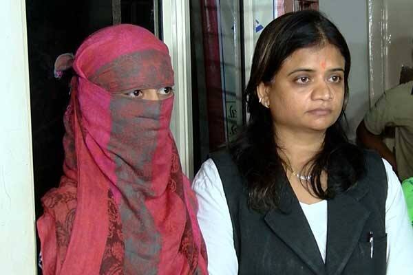 નોંધનીય છે કે, ઉનાના પૂર્વ ધારાસભ્ય કાળુભાઈ રાઠોડના પરિણીત પુત્ર વિજય રાઠોડ સામે યુવતીએ બળાત્કારની ફરિયાદ નોંધાવી હતી. મુળ ઉનાની અને હાલ અમદાવામાં રહેતી યુવતીનો આક્ષેપ કર્યો હતો કે, વિજયે લગ્નની લાલચ આપીને શારીરિક સંબંધ બાંધ્યા હતા. ઉના પોલીસે ફરિયાદ ન લેતા અંતે યુવતીએ ન્યાય મેળવવા અમદાવાદ મહિલા પોલીસ સ્ટેશન ખાતે અરજી કરી હતી. યુવતીએ ફરિયાદમાં જણાવાયું હતું કે આરોપીએ 50થી વધુ વખત શારીરિક સંબંધ બાંધ્યા હતા, જેમાં 14 વખત જબરદસ્તીથી દુષ્કર્મ કર્યું હતું. ઘણીવાર તે બળબજરીથી દારૂ પીવડાવી શરીર સંબંધ બાંધતો હતો. આરોપીએ યુવતીને ધમકી આપી હતી કે, તું મારી નહીં તો કોઇની પણ નહીં. જો તું નહીં માને તો આખી દુનિયા સળગાવી દઇશ.