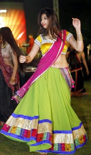 આ વખતે વિક્રમ સંવત 2072ની નવરાત્રિ 10 દિવસની છે તેથી દસ દિવસનાં નોરતાં અને દશેરા મળીને કુલ અગિયાર દિવસ ગરબ રમી શકાશે. જયોતિષશાસ્ત્ર અનુસાર આ વર્ષે બે એકમ આવે છે અને તેના કારણે દસ નોરતાં છે 