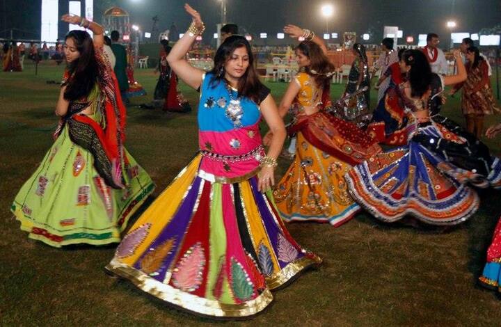 જે લોકો નવરાત્રિ અનુષ્ઠાન કરતાં હોય અને કુળદેવીની પૂજા-ઉપાસના કરતાં હોય તેમણે પણ આ જ દિવસથી અનુષ્ઠાનનો પ્રારંભ કરવાનો રહેશે. સાથે જ જગદમ્બાની વિશેષ કૃપા માટે દરરોજ શક્રાદય સ્તુતિનું શ્રવણ પણ ઉત્તમ છે.