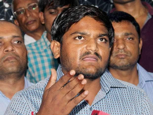 હાર્દિકે એવો સવાલ પણ કર્યો હતો કે ઈબીસીના નામે ઉઘરાવેલા રૂપિયા પાછા કોણ આપશે ?બહુ થયું છે હવે સહન કરવાની પણ હદ હોય, રાજ્યની જનતા માફ નહિ કરે. પરિણામ ભોગવવા તૈયાર રહો. જો કે ગુજરાત સરકારે ગુલાંટ લગાવીને આ પરિપત્ર રદ કર્યો હતો. 