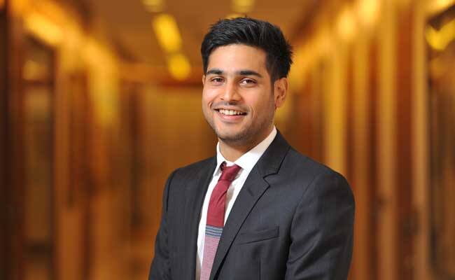 અનિલ અંબાણીના પુત્ર અનમોલ અંબાણી - વાર્ષિક પગાર 1.2 કરોડ રૂપિયા