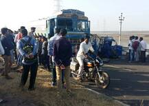 માળીયા: માતાના મઢે દર્શને જતાં શ્રદ્ધાળુઓની રિક્ષાને ટેન્કરે મારી ટક્કર, સાતનાં મોત