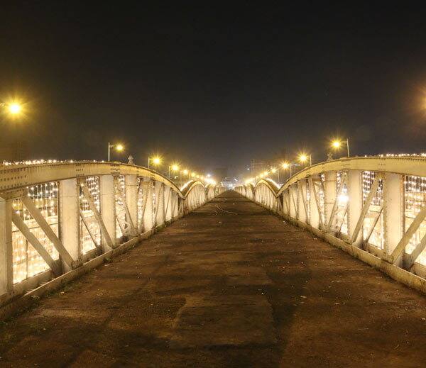 વર્લ્ડ હેરિટેજ સિટીનો દરજ્જો અપાવી શકે તેવા મુખ્ય ત્રણ માપદંડઃ ટેકનોલોજી, ટાઉનપ્લાનિંગ અને લેન્ડસ્કેપની ડિઝાઈનમાં માનવમૂલ્યોનું અહીં મહત્વનું પરિબળ સ્થાપત્યો સાથે સંકળાયેલું છે. પરંપરાગત માનવ સ્થળાંતરનું શ્રેષ્ઠ ઉદાહરણ અહીં જોવા મળે છે. અર્થાત સમાજનું પ્રતિબિંબ, કલાત્મક રીતે કોટ વિસ્તારનું આયોજન, નગરનું વિશેષ આયોજન અને સ્થાપત્યોનો અદભૂત સમન્વય અહીં જોવા મળે છે. અહીં વસવાટ કરી રહેલા માનવસમુદાયની સંસ્કૃતિ, વૈભવ અને વારસાનું અસરકારક પ્રતિબંબ અહીં જોવા મળે છે.