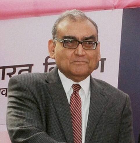 આ ફેસબુક પોસ્ટમાં જસ્ટિસ કાત્જુએ આગળ બિહાર અને બિહારના લોકોનું વધારે અપમાન કરતાં લખ્યું કે, પૂર્વ પીએમ અટલ બિહારી વાજપેયી પણ આગરા વાર્તા દરમિયાન પાકિસ્તાનના તત્કાલીન રાષ્ટ્રપતિ પરવેઝ મુશર્રફને આ ઓફર આપી હતી પરંતુ મૂર્ખ મુશર્રફે તેને નકારી દીધી હતી. હવે એક વખત ફરી આ ઓફર છે. કાત્જુએ 25 સપ્ટેમ્બરે સાંજે 6 કલાક અને 51 મિનિટે આ પોસ્ટ ફેસબુક પર પોસ્ટ કરી હતી. ત્યારે તેના પર અનેક લોકોએ પોતાની પ્રતિક્રિયા આપી હતી. કાત્જુની ટીકા કરતાં અને શહીદોનું અપમાન ગણાવતા લોકોએ પોતાની પ્રતિક્રિયા આપી છે.