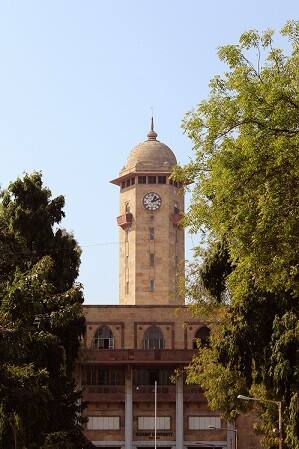 જે તે વખતે આ ઘટના થોડા સમય માટે દબાઈ ગઈ હતી. પરંતુ બીજા દિવસથી વાત ચર્ચાવા લાગી હતી. છેલ્લે આ વાત કુલપતિ સુધી પહોંચી હતી. તેમણે તપાસ કરાવતા અને સચ્ચાઈ લાગતા આ અધિકારીની બદલી કરી નાખી હતી. આ અધિકારી અગાઉ પરીક્ષા વિભાગમાં ફરજ બજાવી ગયા હોવાનું કર્મચારી વર્તુળમાં ચર્ચાય છે. જો કે સત્તાવાર રીતે કુલપતિએ આવી ઘટના બન્યાનો આંશિક સ્વીકાર કર્યો હતો.