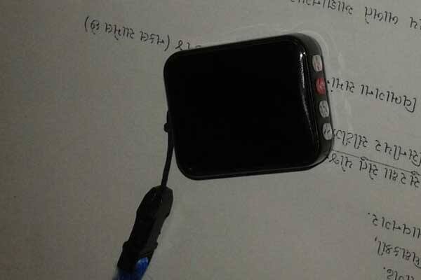 આ ડિવાઇસની વાત કરીએ તો આ કિચન ટાઇપ ડિવાઇસ છે. યુવતી મુશ્કેલીમાં હોય તો તે એક બટન દબાવશે કે, તરત પોલીસને યુવતીનું લોકેશન મળી જશે અને ગણતરીની મિનિટમાં જ પોલીસ આવી પહોંચશે. 