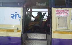 રાજકોટના ગોંડલ નજીક હાઈવે પર દરવાજા વગરની એસટી બસ કેમેરામાં થઇ કેદ